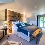 6 Bed In Oc-postkl Holiday home